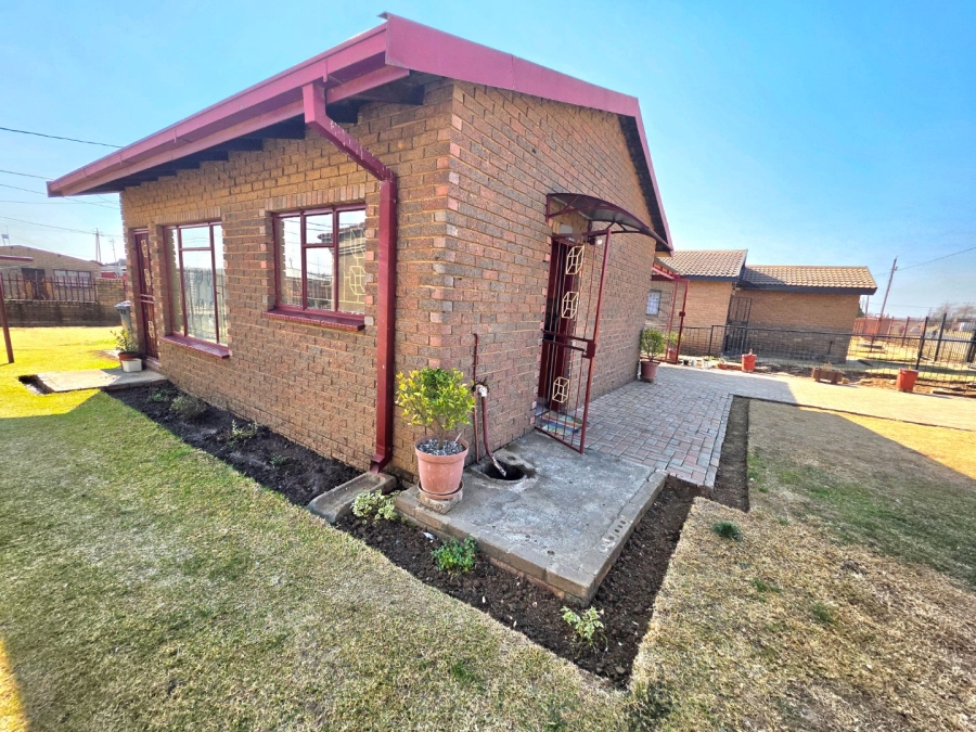 2 Bedroom Property for Sale in Bohlokong Free State